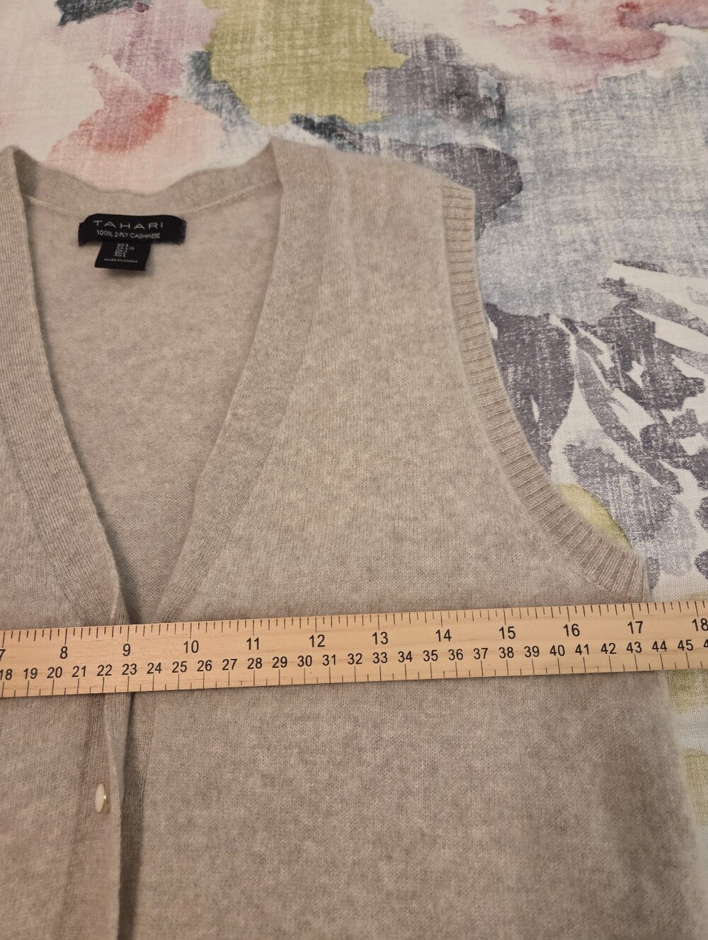 TAHARI Oatmeal 100% 2- Ply Cashmere Button Front Preppy Sweater Vestβ Women's L - Picture 9 of 12